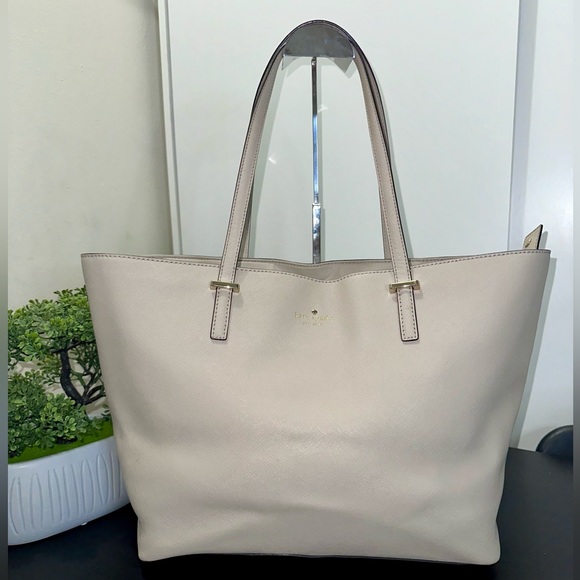 kate spade Handbags - Kate Spade ♠️ New York Cedar street Medium tote